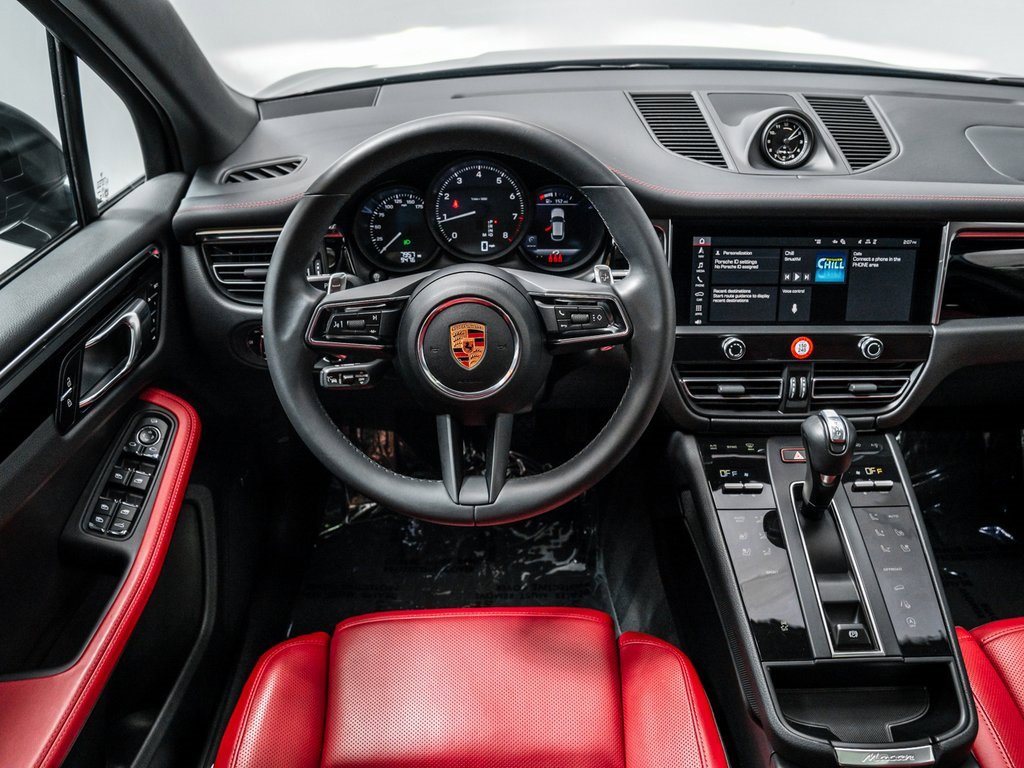 Used 2025 Porsche Macan image 14