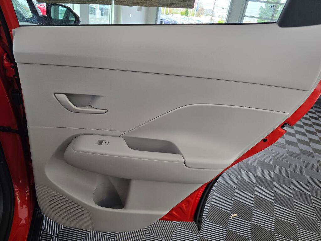 Used 2025 Hyundai Kona SEL AWD/4WD image 39