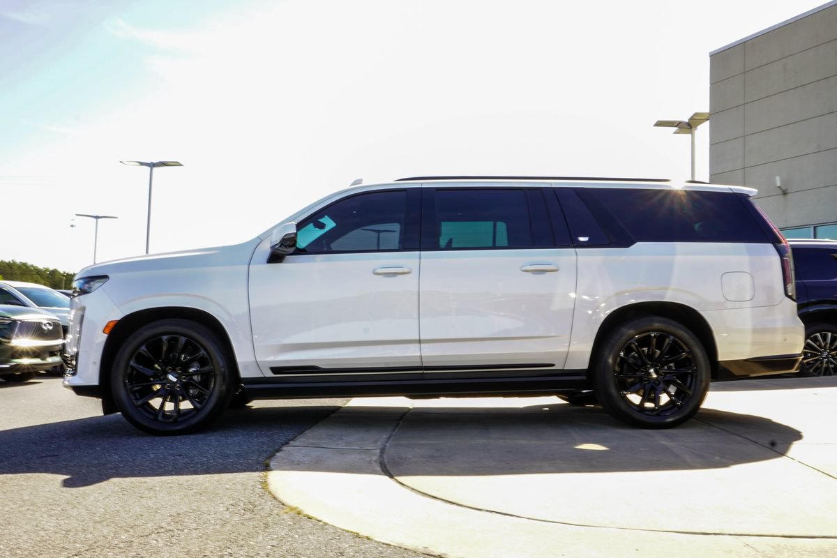 Used 2024 Cadillac Escalade ESV Sport Platinum w/ LPO, ONYX Package AWD/4WD image 9