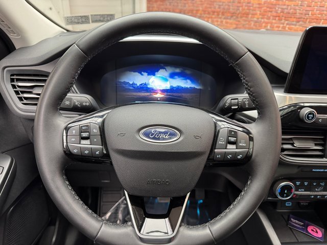 Certified 2022 Ford Escape Titanium w/ Class II Trailer Tow Package image 14