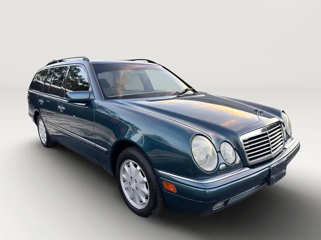 Used 1999 Mercedes-Benz E 320 4MATIC Wagon image 2