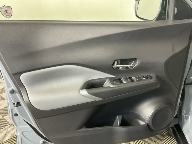 Used 2023 Nissan Kicks SR w/ SR Premium Package FWD image 13