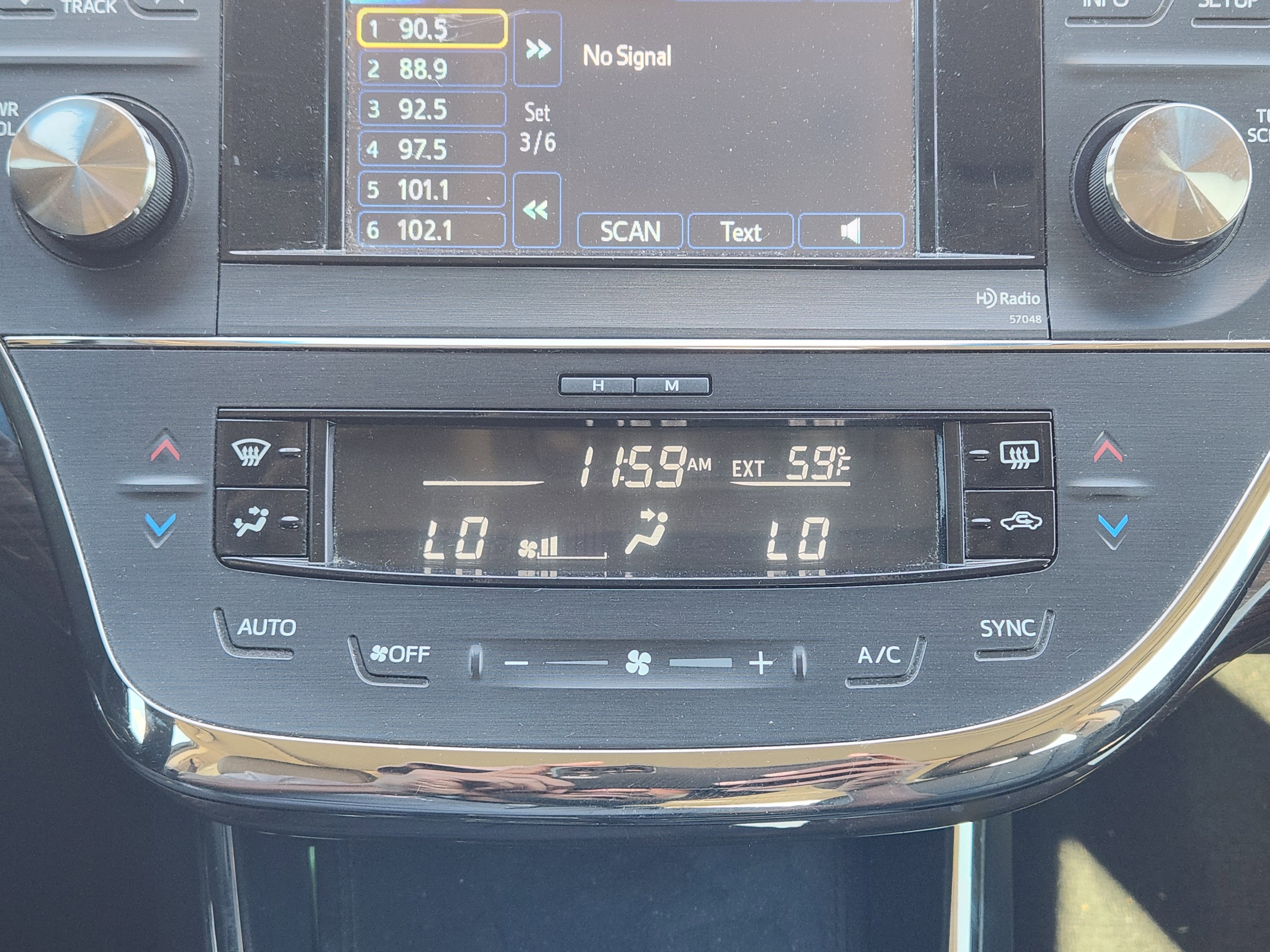 Used 2013 Toyota Avalon XLE image 19