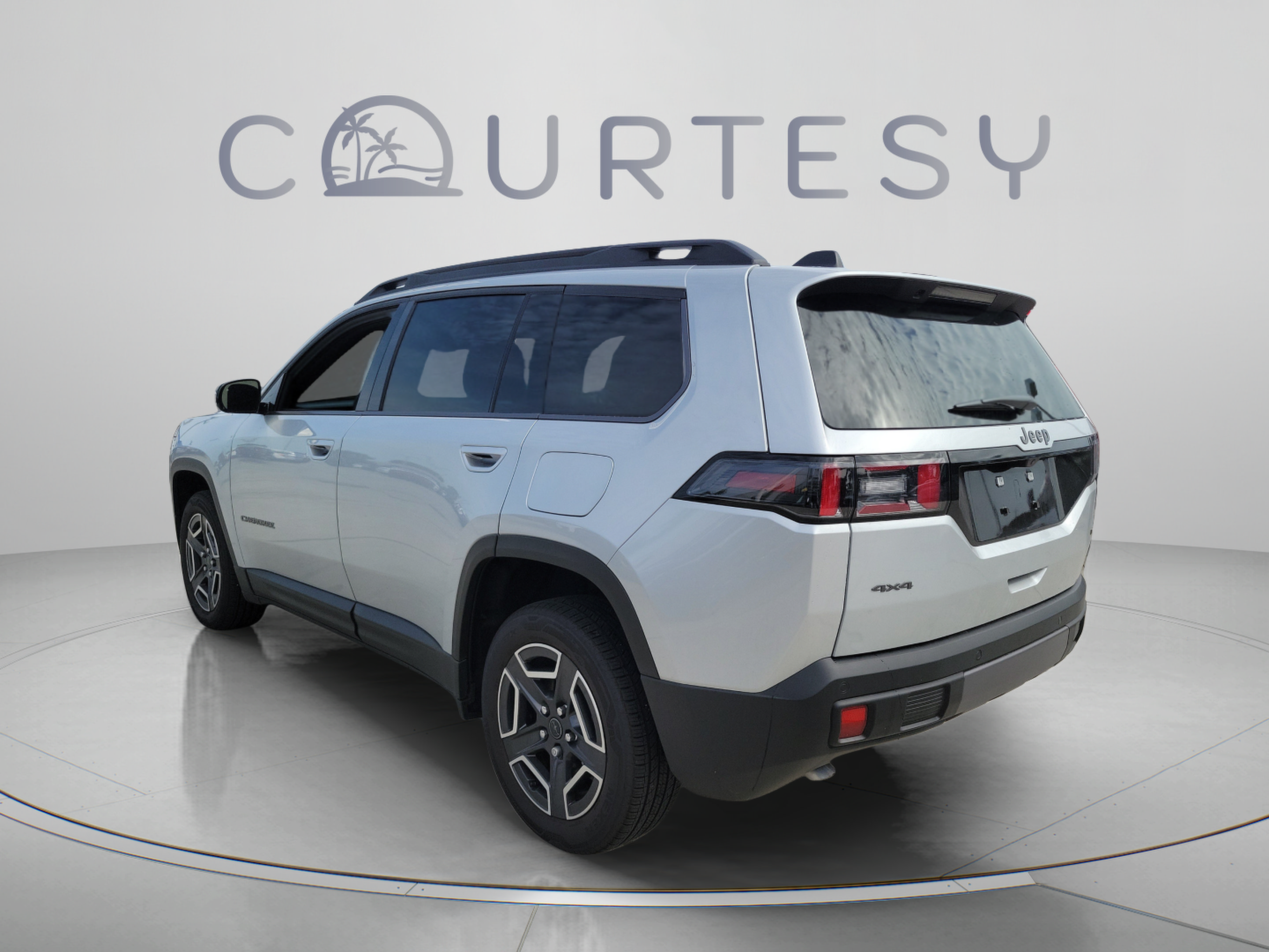 Used 2026 Jeep Cherokee Laredo AWD/4WD image 2