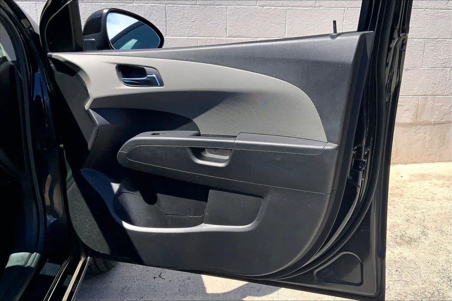 Used 2014 Chevrolet Sonic LT FWD image 26