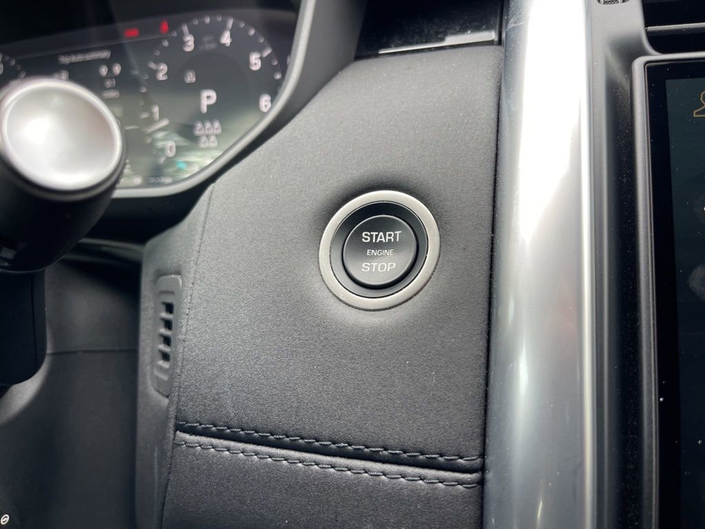 Used 2024 Land Rover Discovery S AWD/4WD image 13