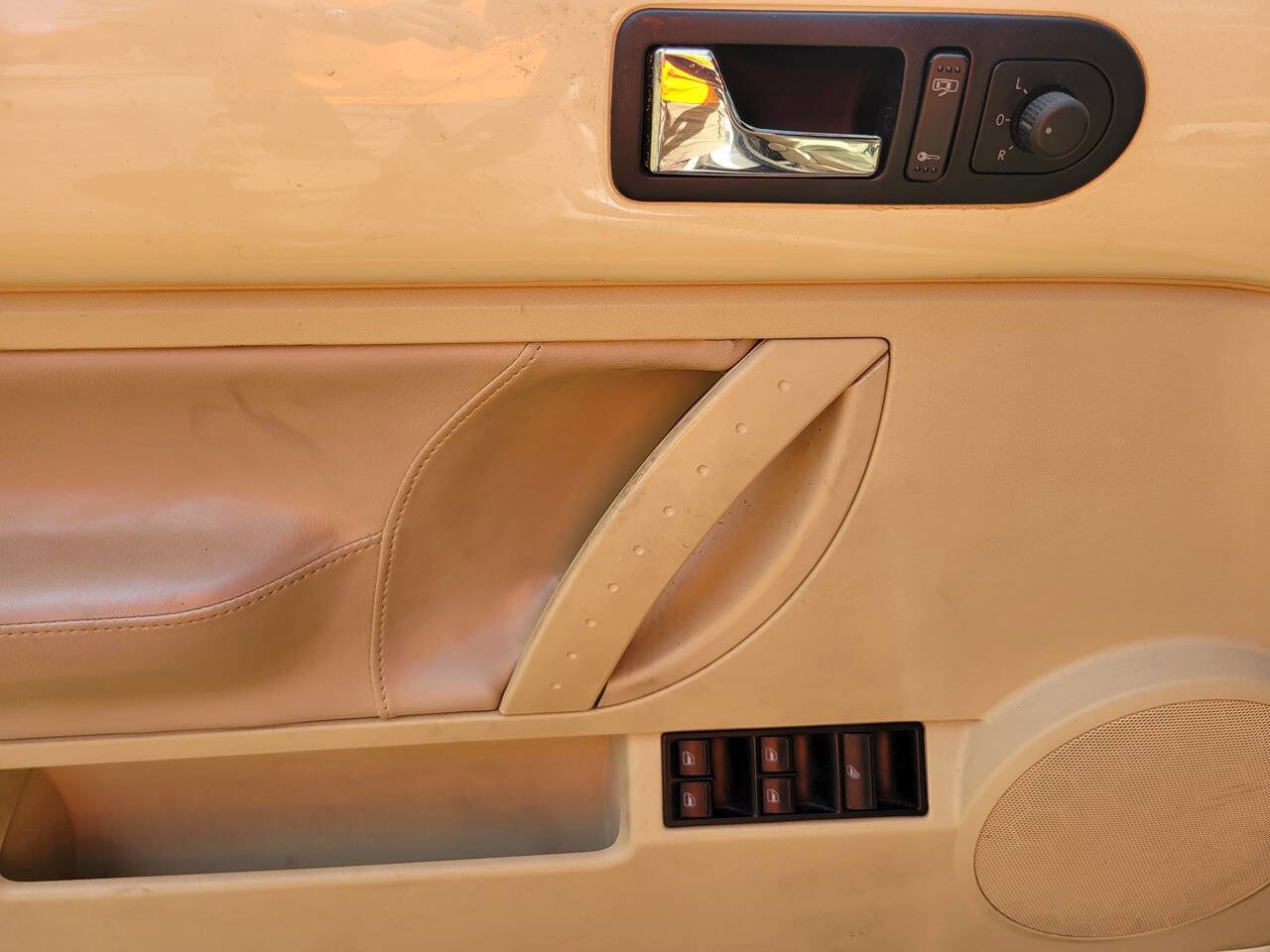 Used 2008 Volkswagen Beetle S image 16