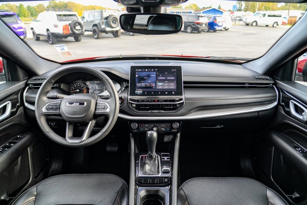 Used 2023 Jeep Compass Limited image 18