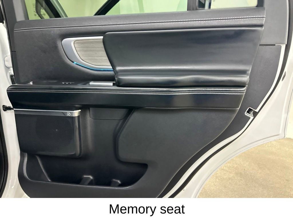 Used 2025 Ford Expedition Platinum AWD/4WD image 23