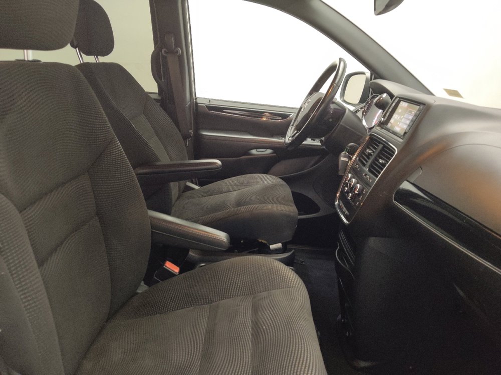 Used 2020 Dodge Grand Caravan SE FWD image 21