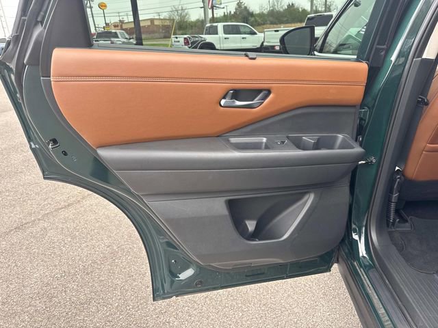 Used 2023 Nissan Pathfinder Platinum image 15