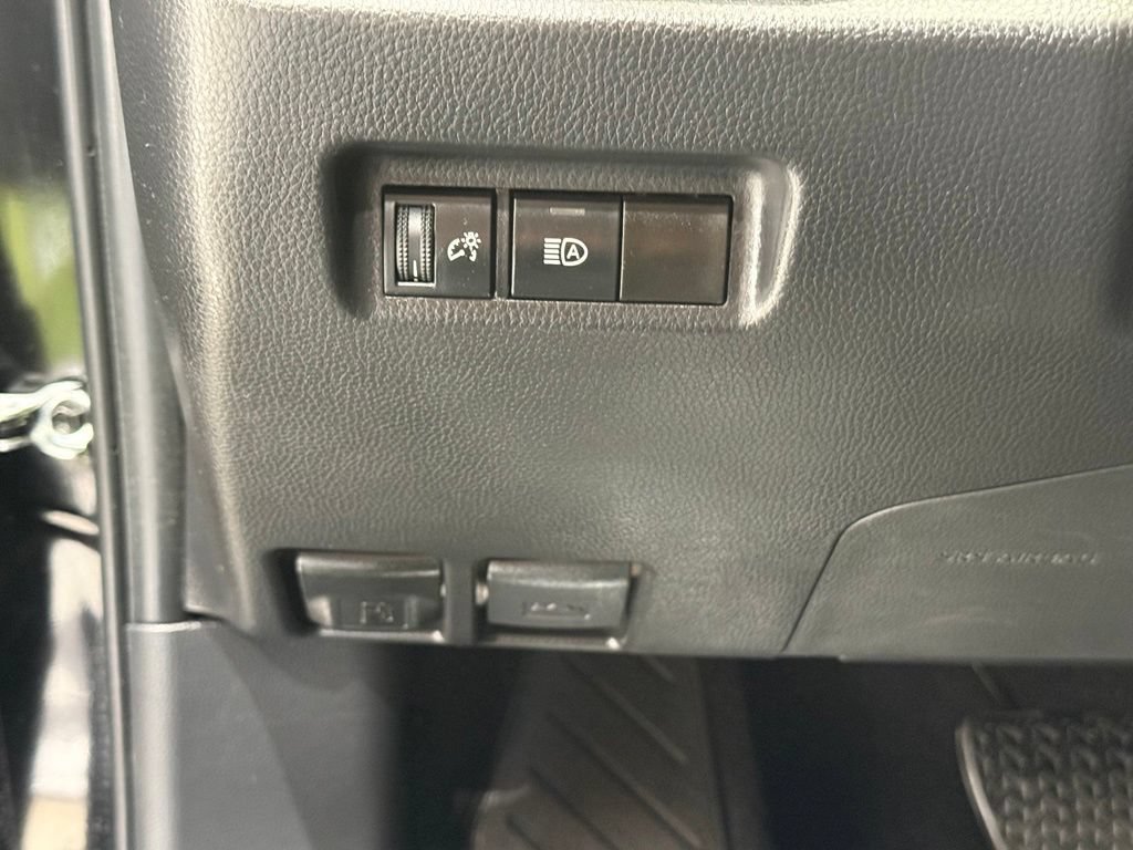 Used 2025 Toyota RAV4 XLE FWD image 30