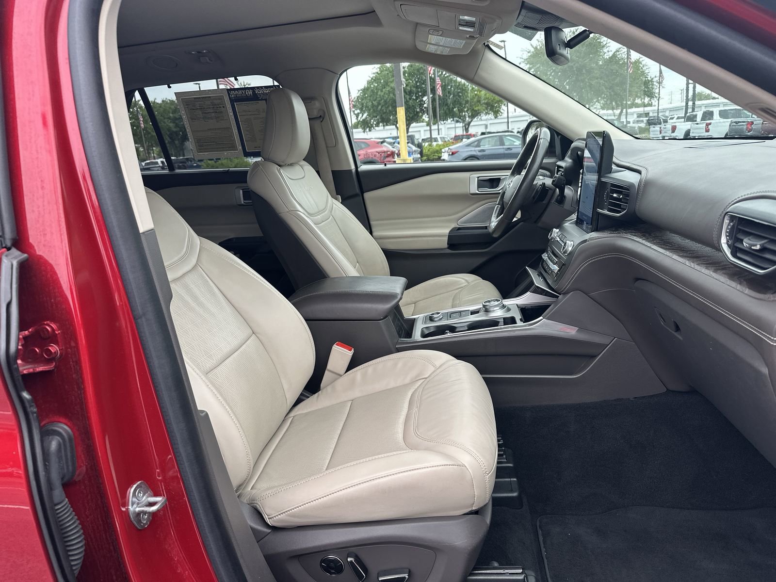 Used 2020 Ford Explorer Platinum w/ Premium Technology Package AWD/4WD image 22