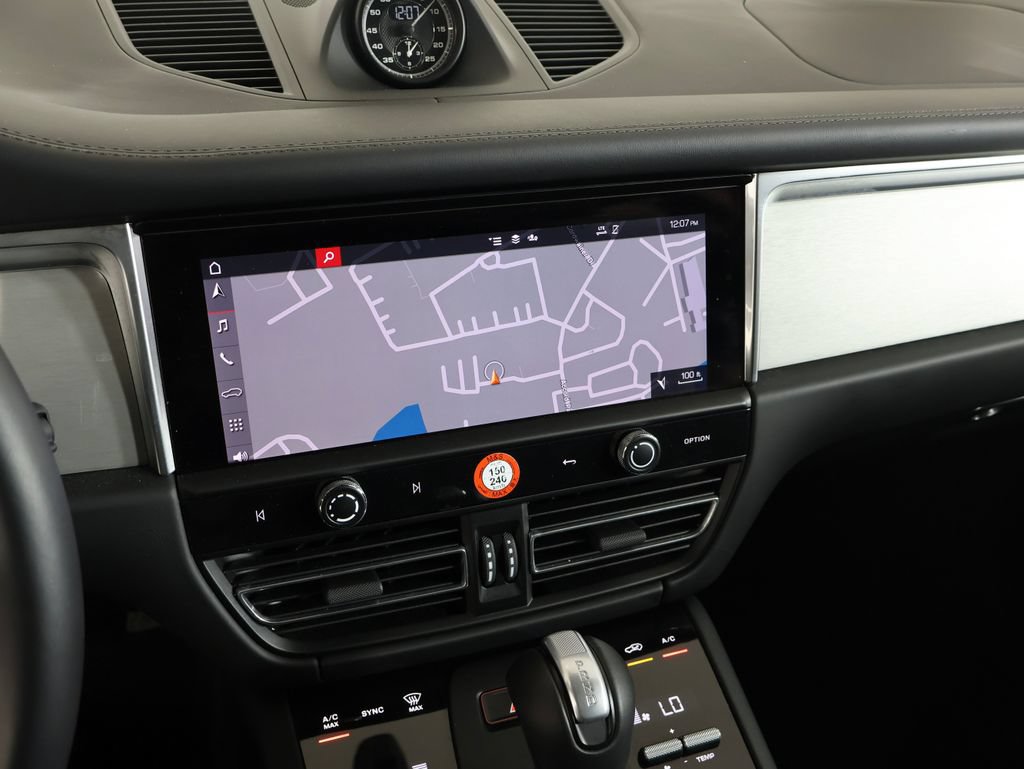 Certified 2026 Porsche Macan S AWD/4WD image 18