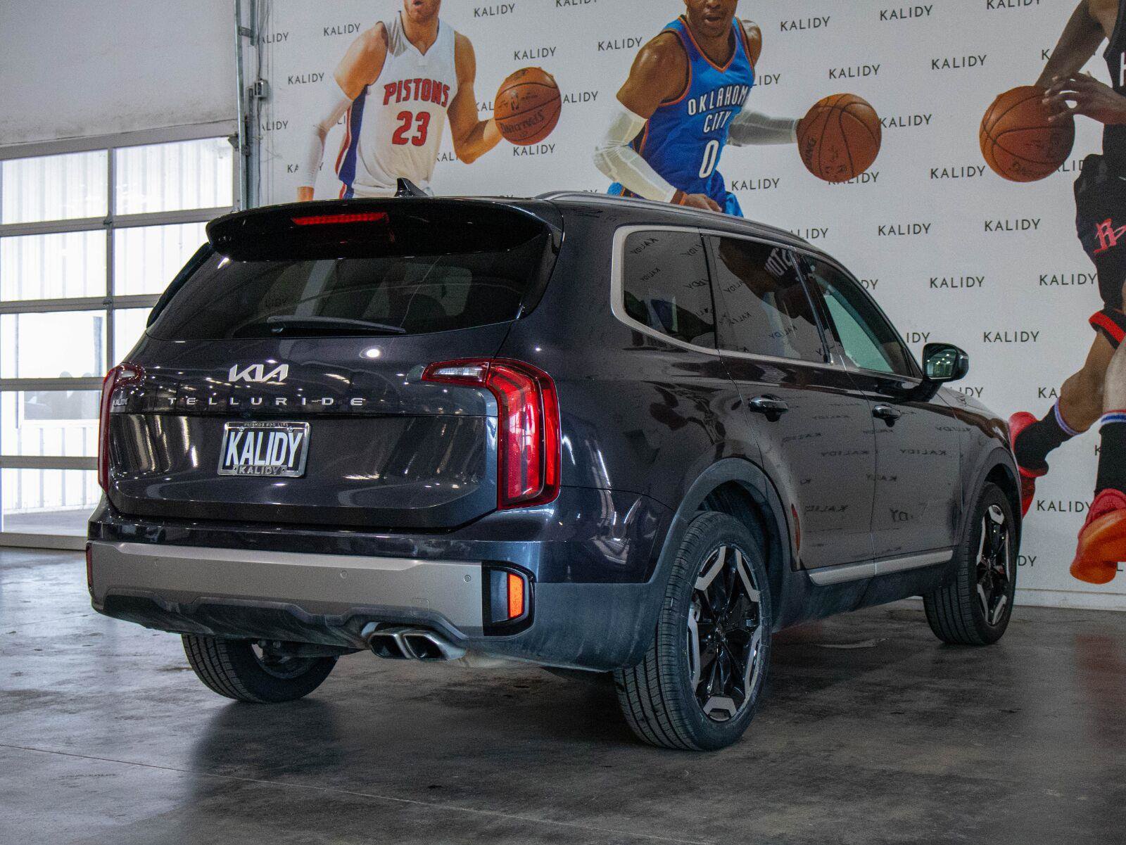 Used 2025 Kia Telluride S FWD image 27