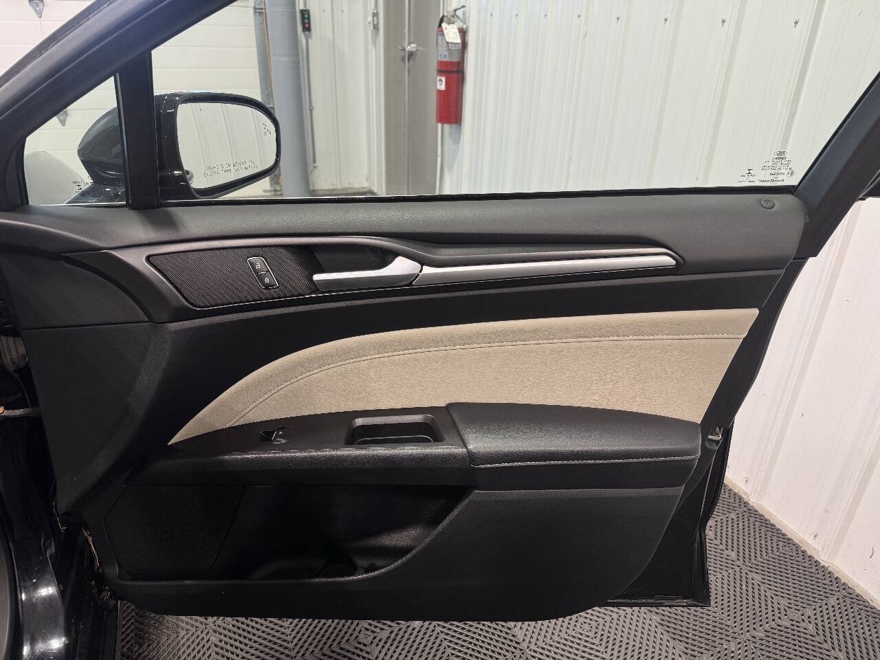 Used 2017 Ford Fusion Energi Titanium FWD image 13