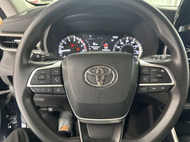 Used 2023 Toyota Highlander L AWD/4WD image 5