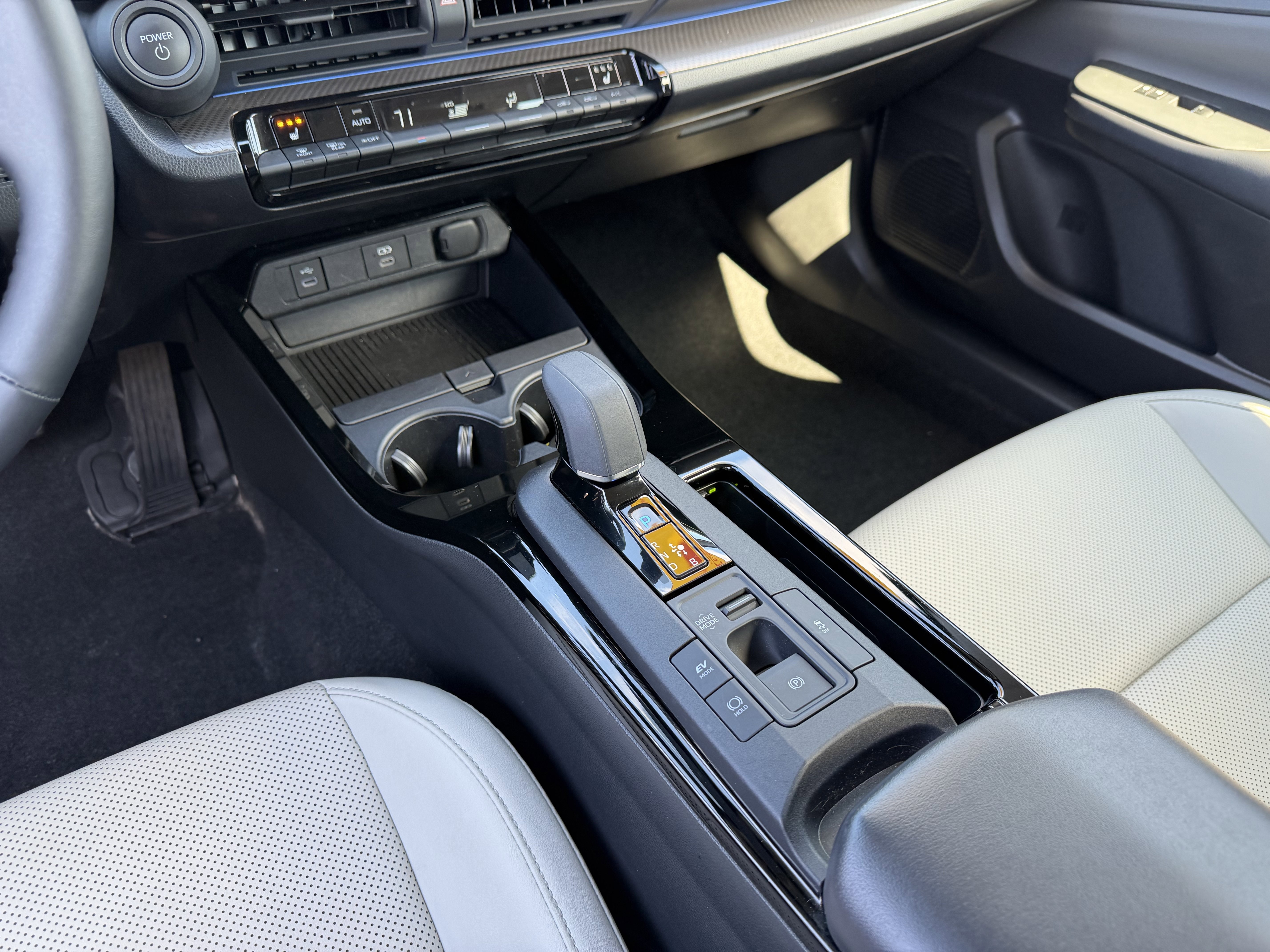 Used 2025 Toyota Prius XLE image 17