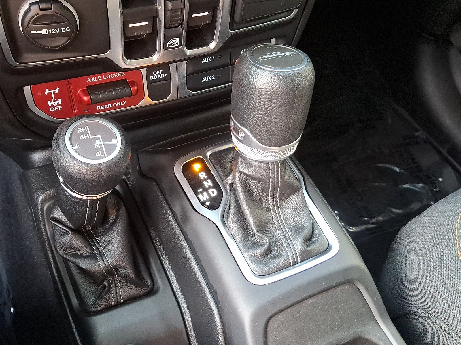 Used 2025 Jeep Gladiator Mojave w/ Safety Group AWD/4WD image 14