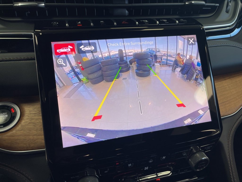 New 2025 Jeep Grand Cherokee Summit image 10