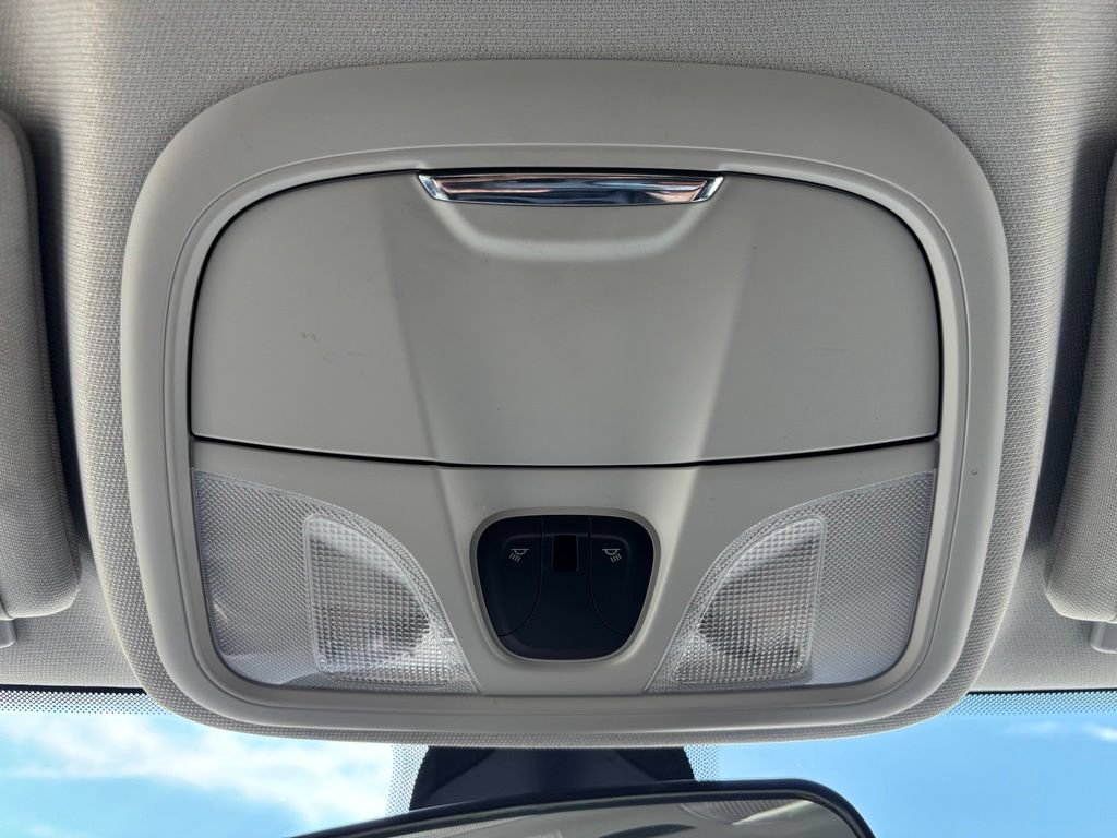 Used 2019 Jeep Cherokee Latitude Plus w/ Cold Weather Group AWD/4WD image 38