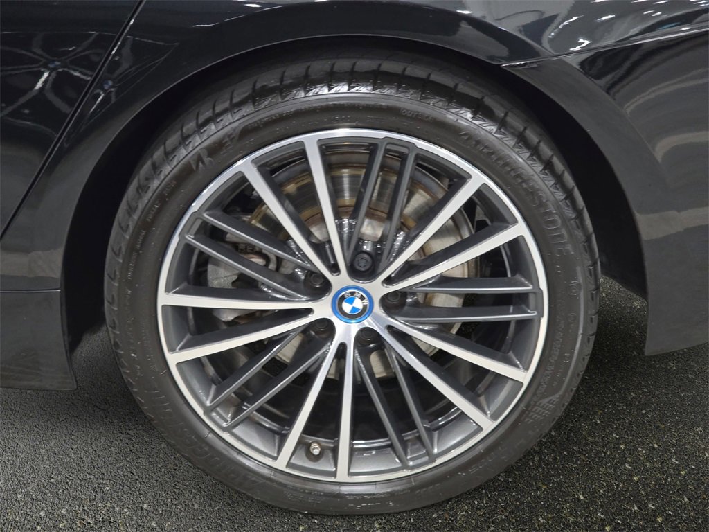 Used 2023 BMW 530e w/ Premium Package image 28