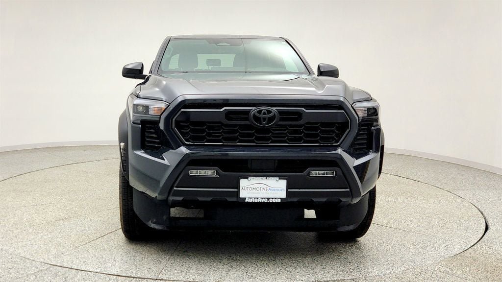 Used 2025 Toyota Tacoma TRD Off-Road AWD/4WD image 2