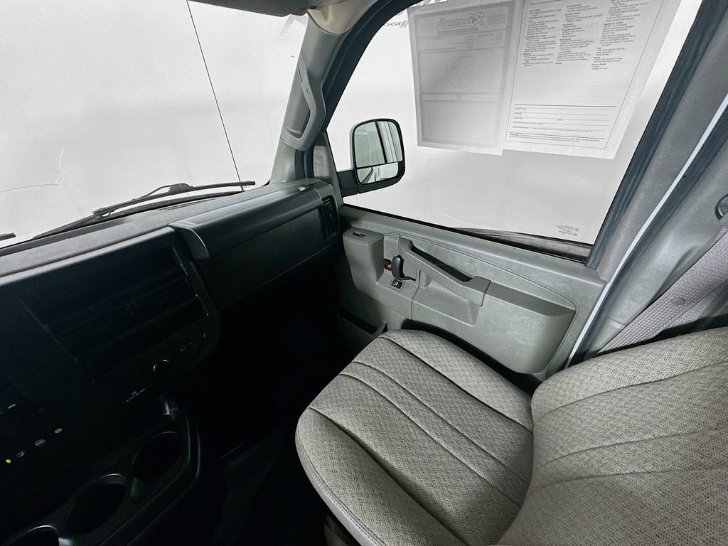 Used 2023 GMC Savana 2500 w/ Driver Convenience Package image 11