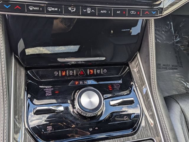 Used 2022 Jeep Wagoneer Series III w/ Premium Group I AWD/4WD image 23