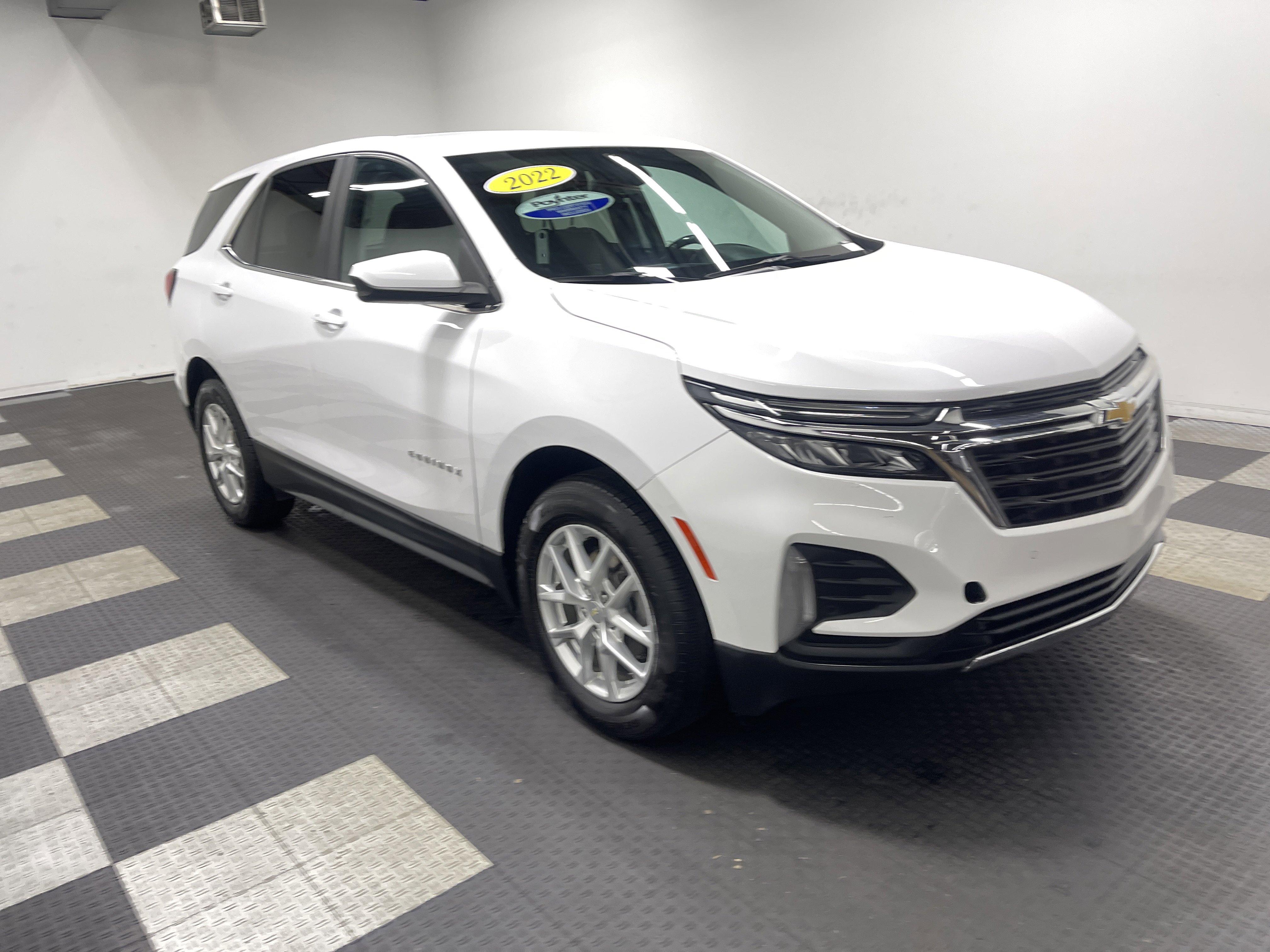 Used 2022 Chevrolet Equinox LT w/ Driver Convenience Package image 6