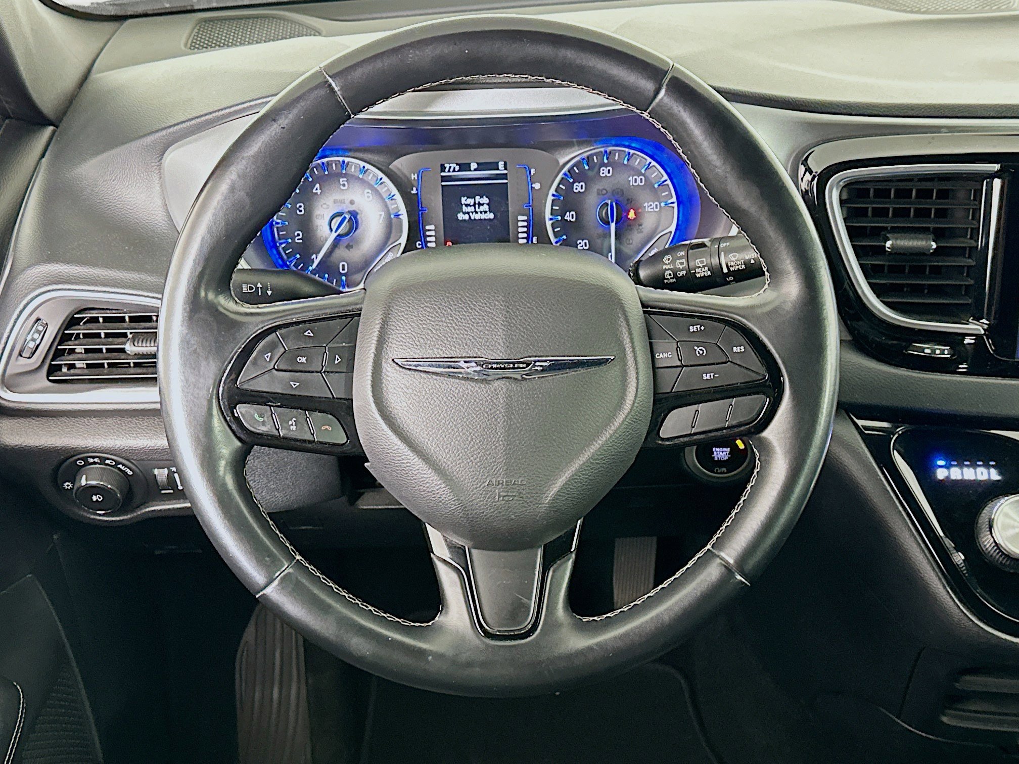 Used 2018 Chrysler Pacifica Touring-L w/ Premium Audio Group FWD image 18