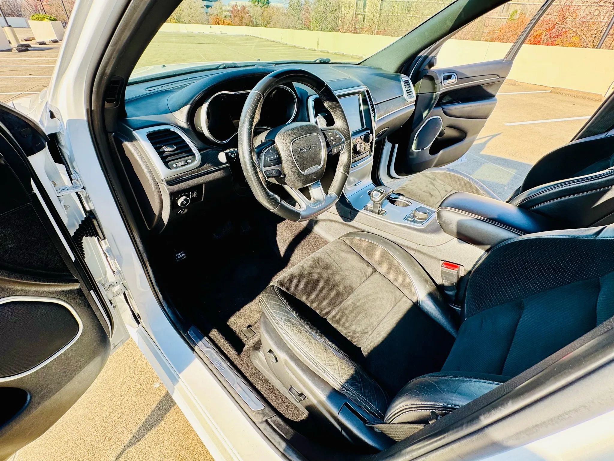 Used 2014 Jeep Grand Cherokee SRT8 w/ Luxury Group II image 36