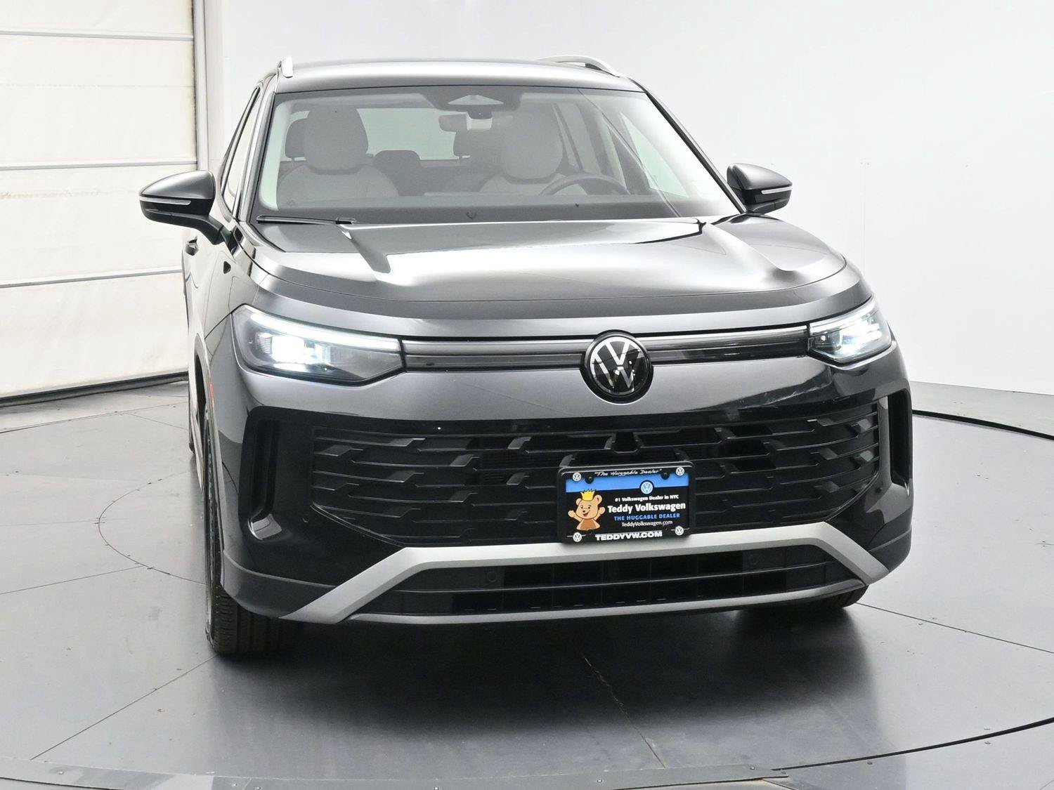 Used 2025 Volkswagen Tiguan SE AWD/4WD image 29