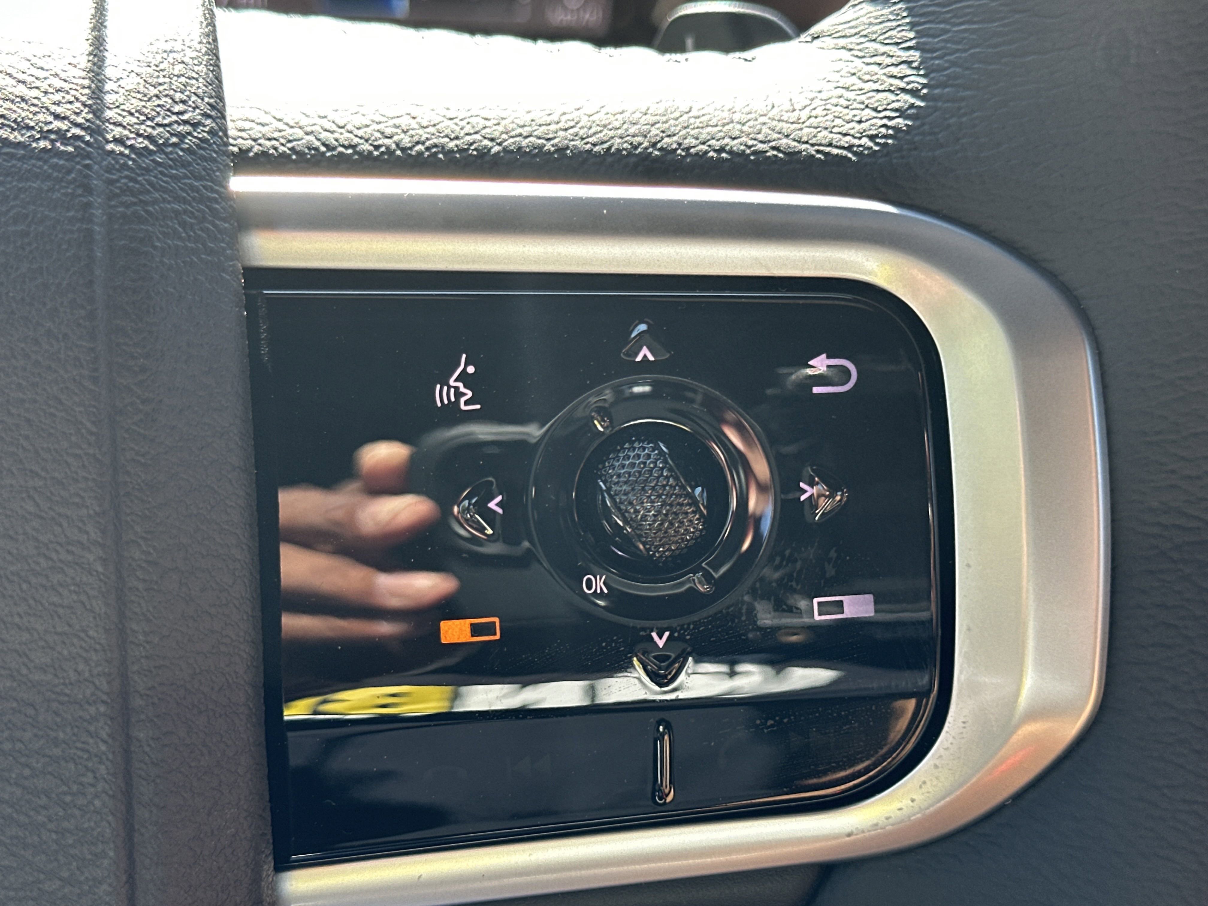 New 2025 Nissan Armada SL w/ Captain's Chari Seat Package image 28