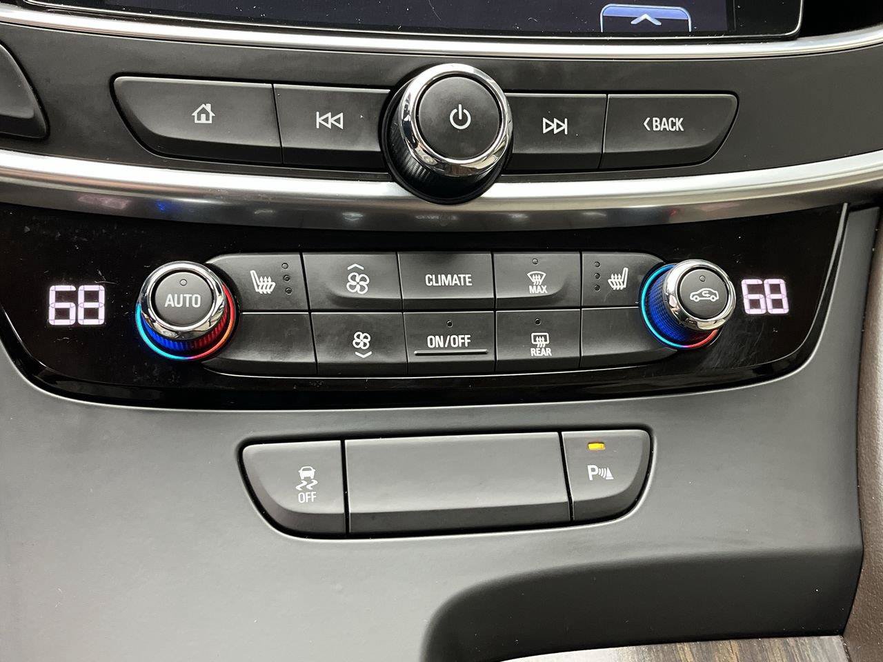 Used 2017 Buick LaCrosse Essence FWD image 20