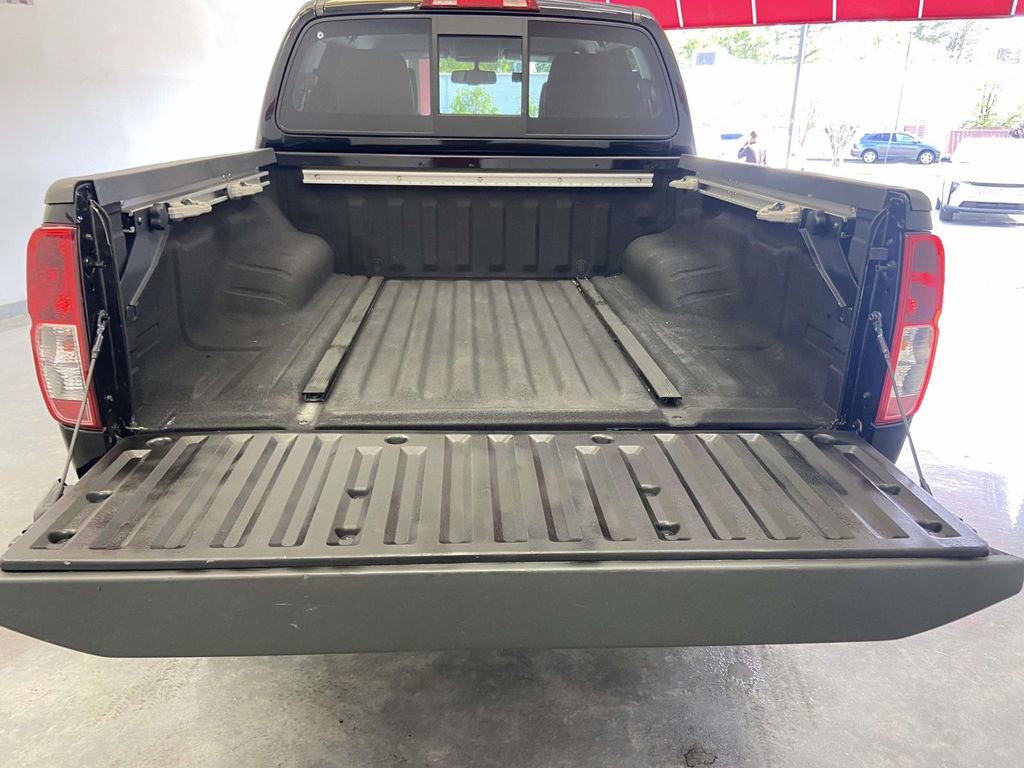 Used 2021 Nissan Frontier SV w/ Midnight Edition Floor Mats image 13