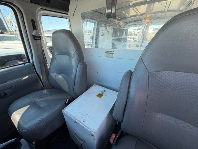 Used 2006 Ford E-150 and Econoline 150 RWD image 23