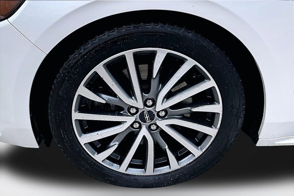 Used 2019 Lincoln Continental Select w/ Continental Climate Package image 33