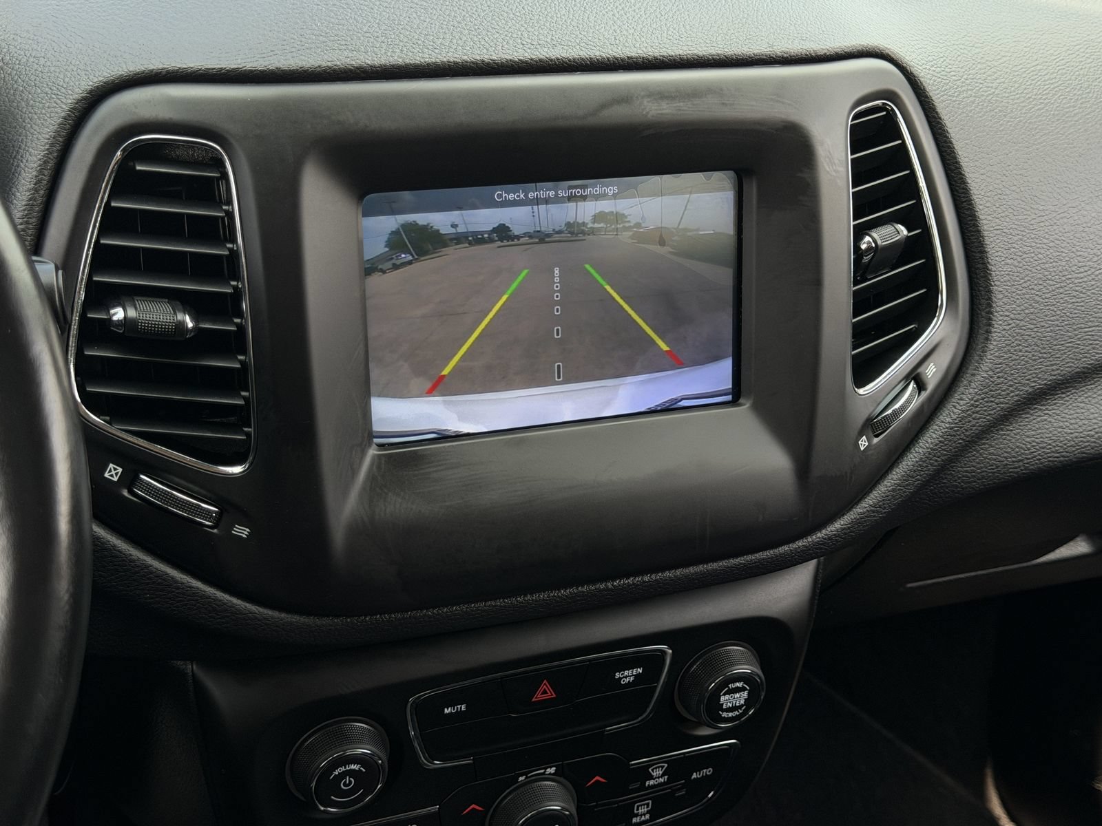 Used 2018 Jeep Compass Latitude w/ Popular Equipment Group FWD image 19