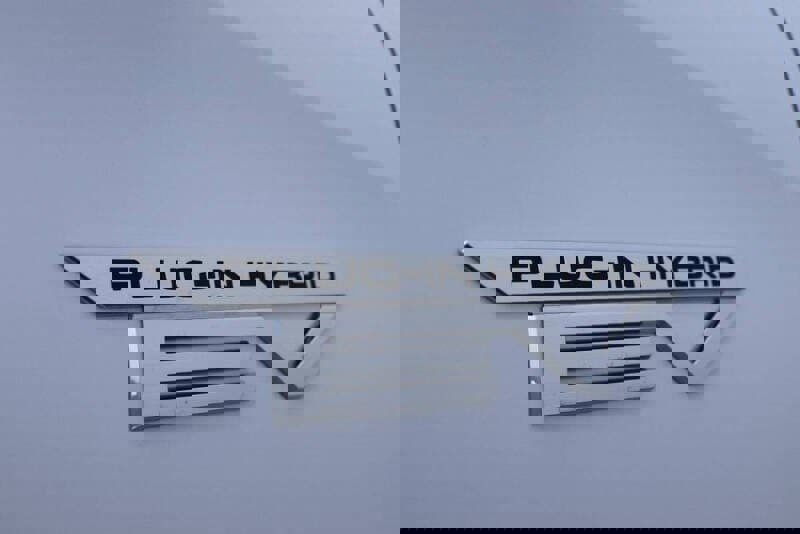 Used 2025 Mitsubishi Outlander SE image 9