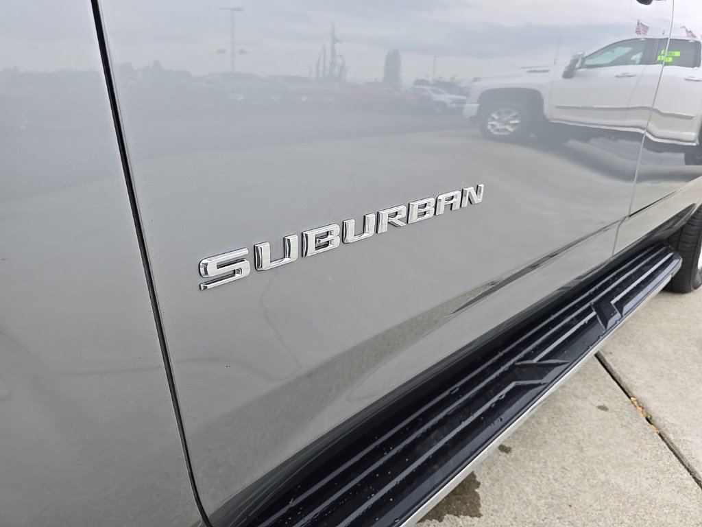 Used 2023 Chevrolet Suburban LT image 36