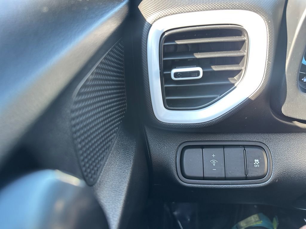 Used 2023 Hyundai Venue Limited image 24