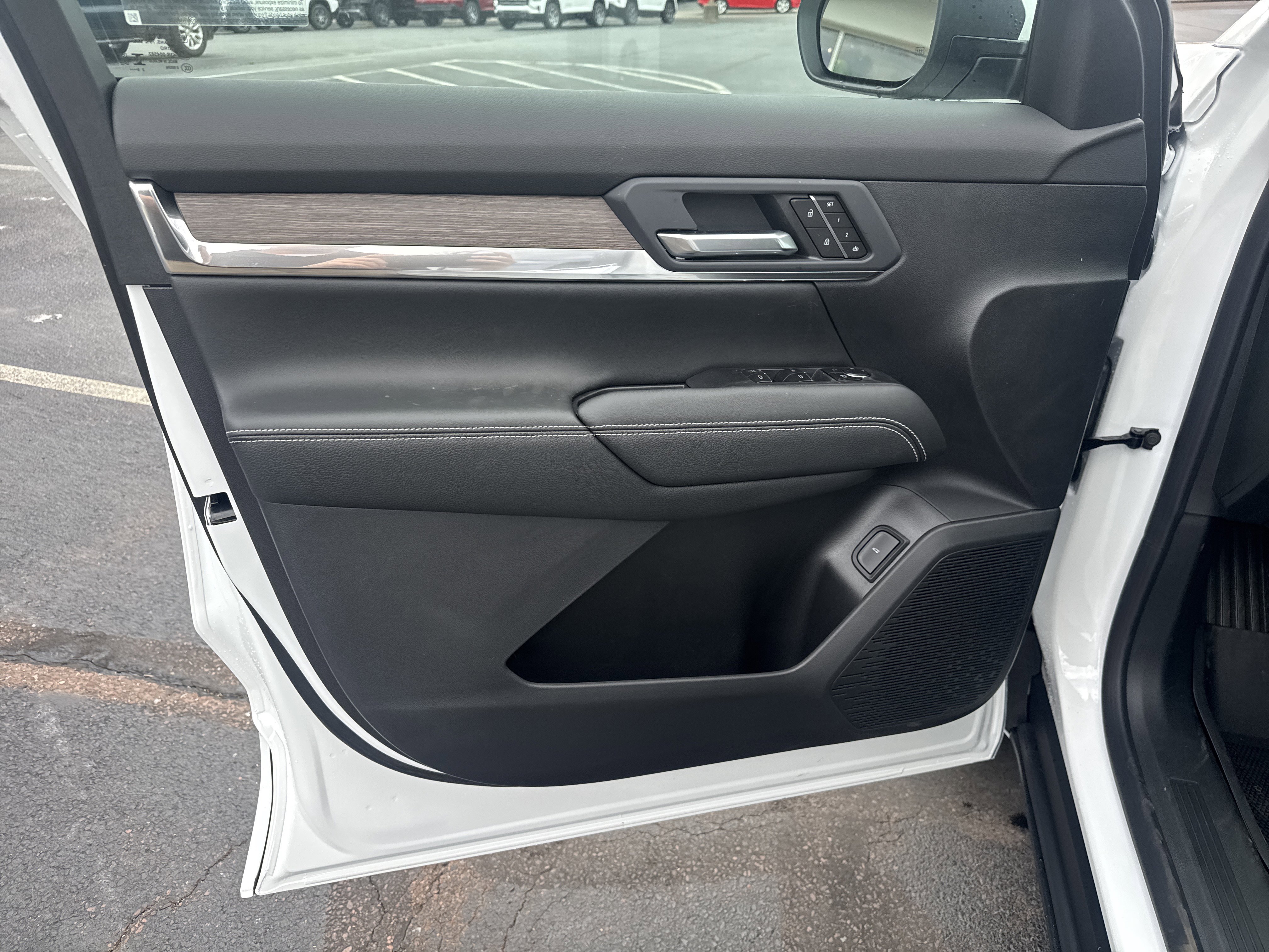 New 2026 GMC Terrain Denali w/ LPO, Floor Liner Package image 15