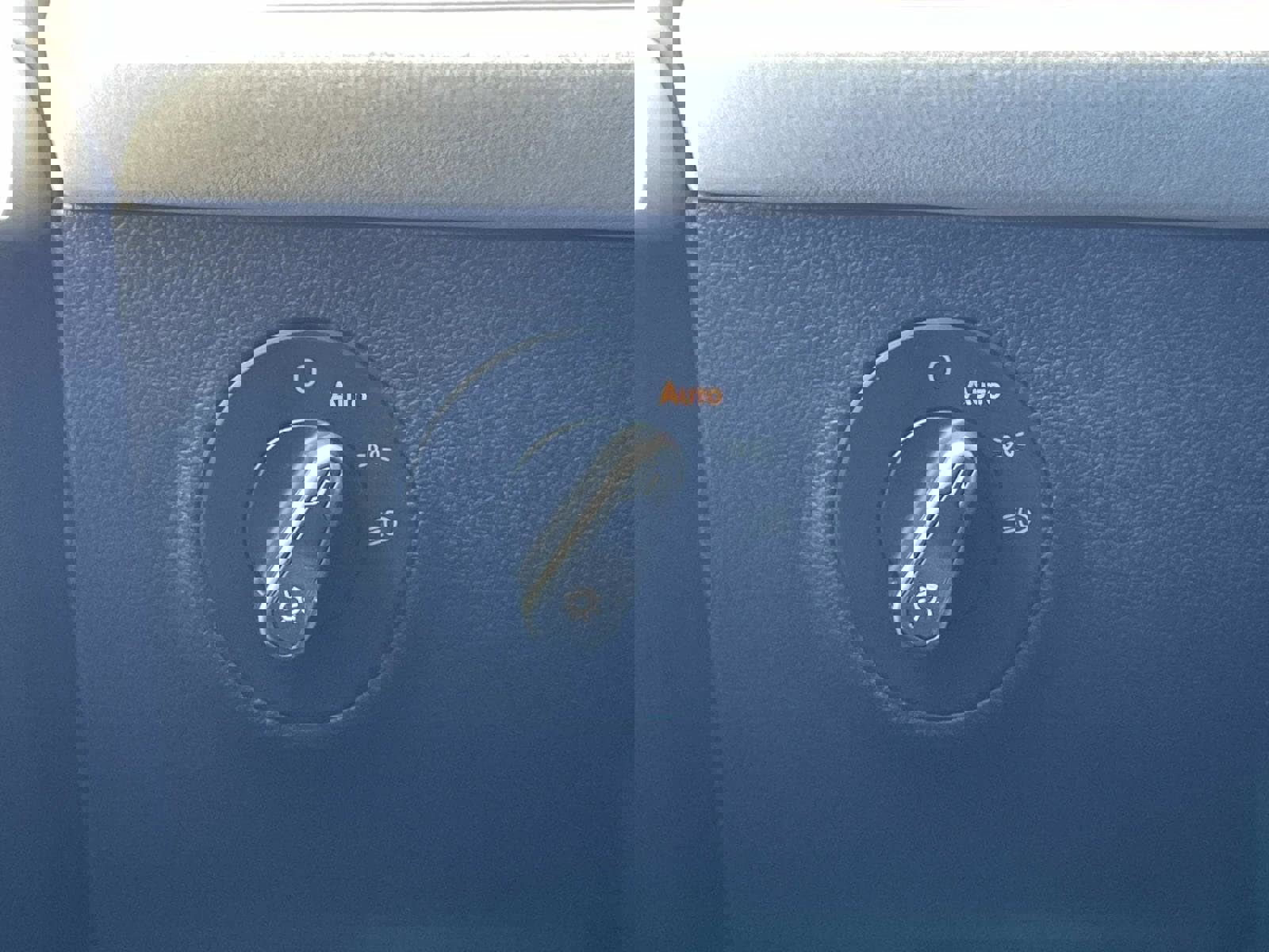 Certified 2025 Volkswagen Taos SE w/ Panoramic Sunroof Package FWD image 20