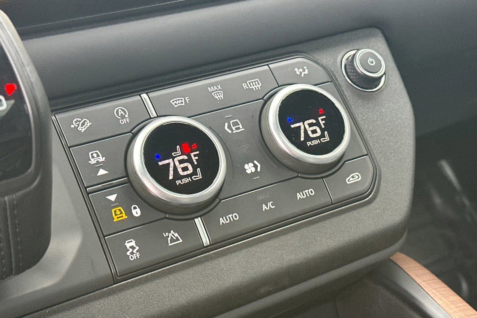 Used 2023 Land Rover Defender 130 X AWD/4WD image 17