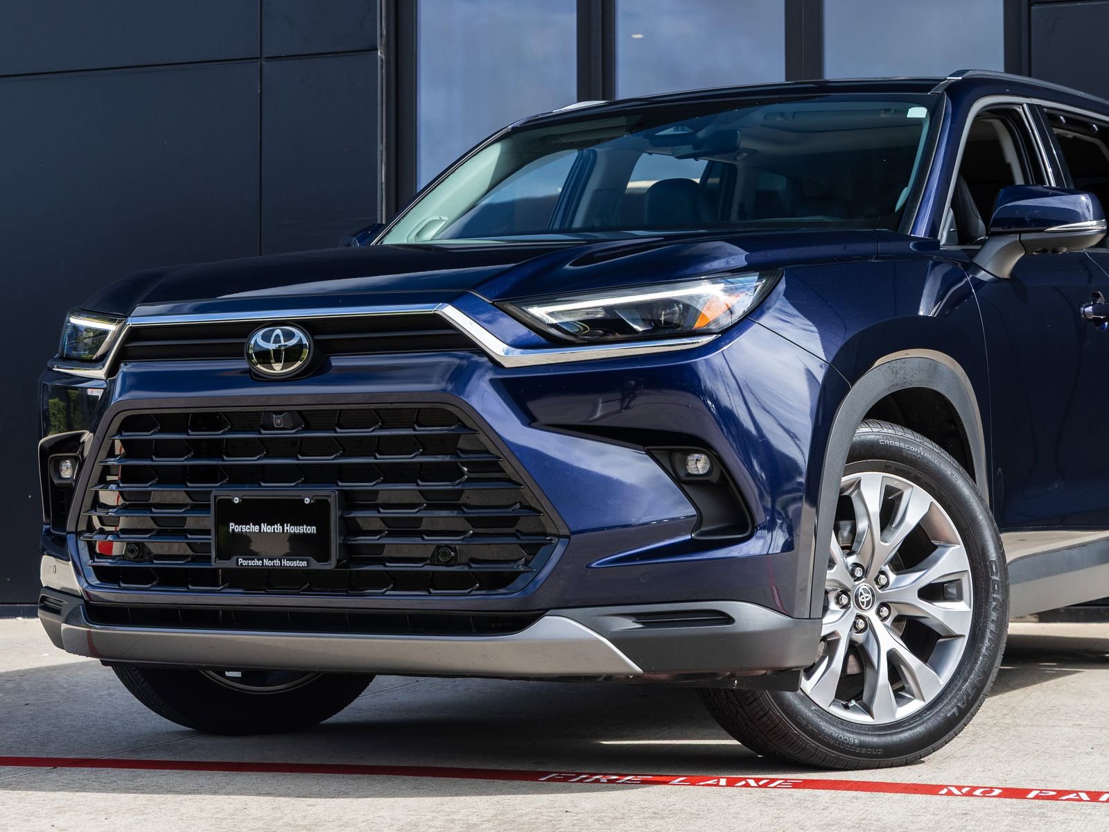 Used 2025 Toyota Grand Highlander AWD image 3