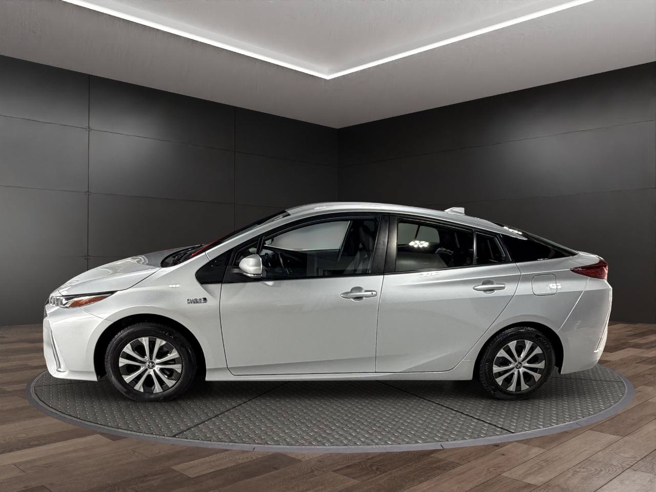Used 2022 Toyota Prius Prime XLE FWD image 5