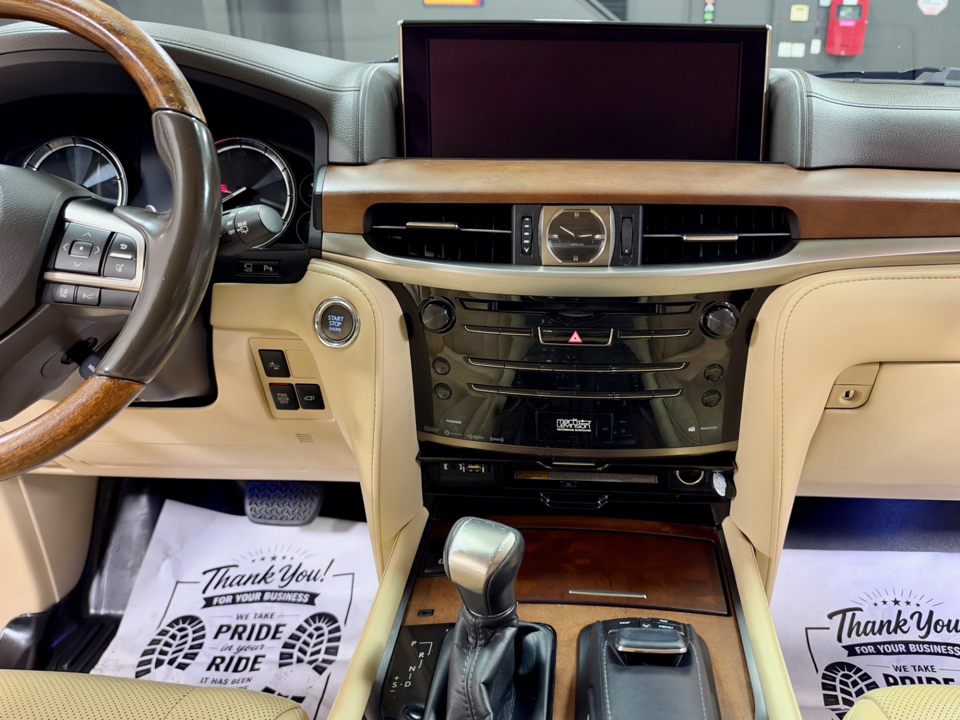 Used 2017 Lexus LX 570 4WD w/ Luxury Package image 31