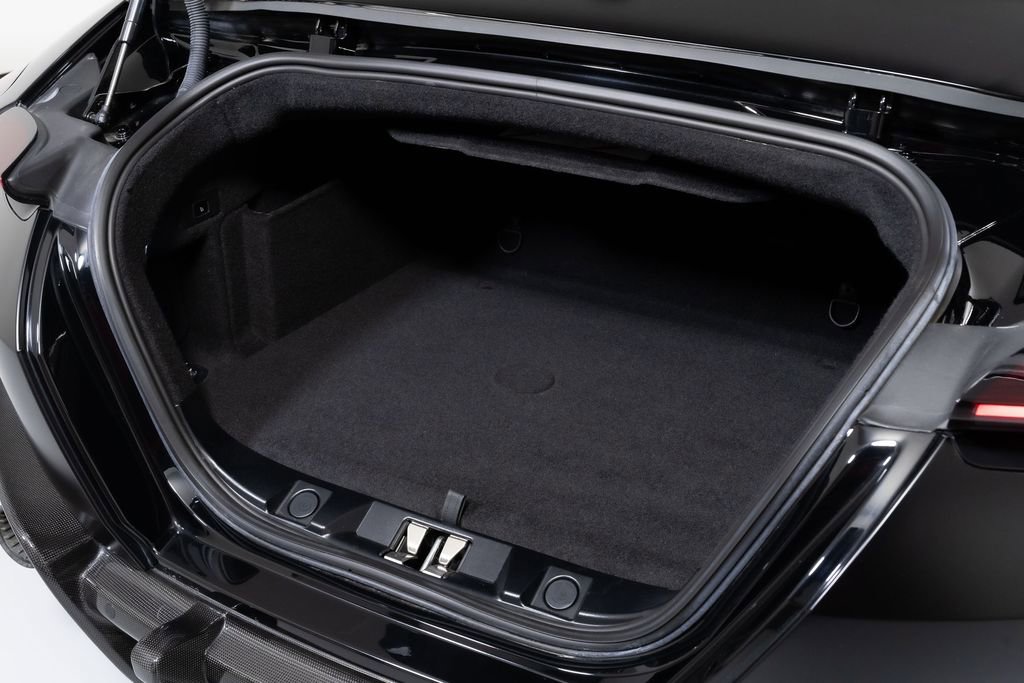 Used 2025 Ferrari Roma Spider image 17