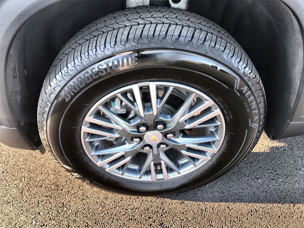 Used 2025 Chevrolet Traverse LT image 10